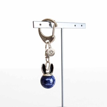 【天然石のうさ耳＊キーホルダー/ソーダライト×SILVER】兎モチーフ ウサギ バッグチャーム ジッパーチャームの画像