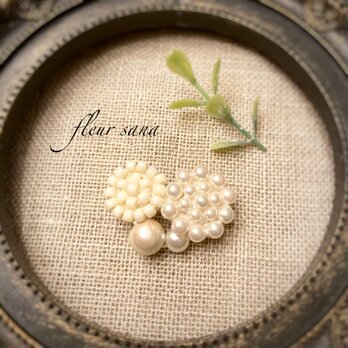 unique motif  シルキーパールとビーズのブローチ〈elegant〉white・whiteの画像