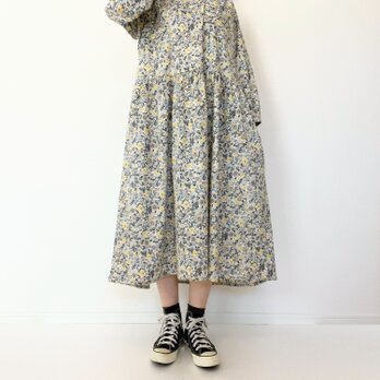 水彩タッチの優しい小花柄＊ゆったり長袖ワンピース＊ポケット付＊軽量　国産コットン100％＊イエロー×ホワイトの画像