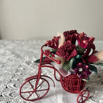 小さな自転車の籐の花（赤の花）の画像