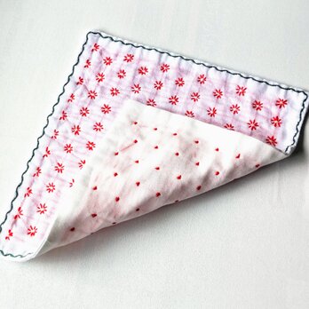 赤い小花   刺し子のふんわりガーゼハンカチ♬❮3月31日までの期間限定❯の画像