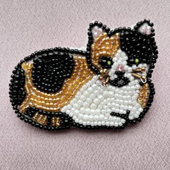 三毛猫のブローチの画像