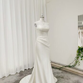 ウエディングドレス ベアトップ マーメイドライン 優雅なシルエット 大人っぽい 結婚式 披露宴の画像