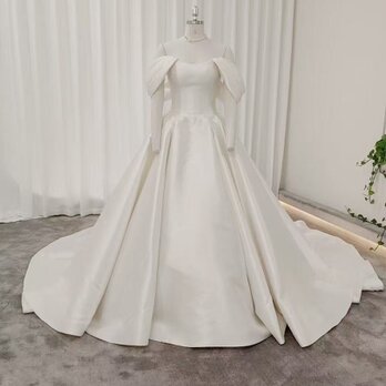 高品質！ウェディングドレス オフショルダー ミカドサテン ロングトレーン 結婚式の画像