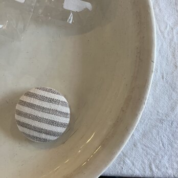リネンストライプ模様のくるみボタン(023)の画像