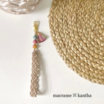 macrame ⌘ kantha カンタビーズマクラメレース　小さなタッセル付きストラップ［デザインB]の画像
