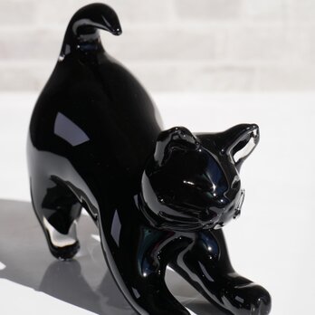 新作【伸びをする・黒猫さん】かわいらしいネコさん・ねこの置物、ガラス製の画像