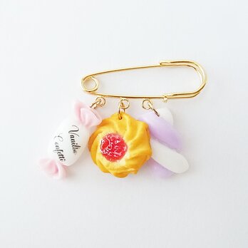 お菓子のブローチの画像