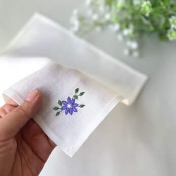 【早割10%】憧れのクレマチス｜手刺繍＆手仕立てのソフトリネンハンカチの画像