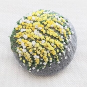 刺繍ブローチ 揺れるミモザの花の画像