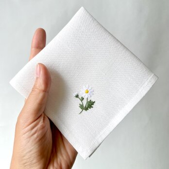 【早割10%】可憐なマーガレット｜手刺繍＆手仕立てのソフトリネンハンカチの画像