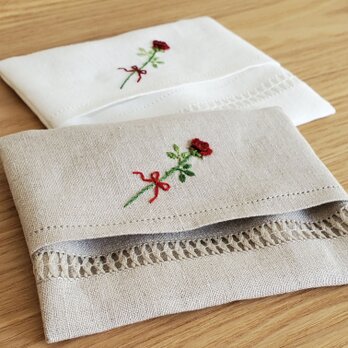 【早割10%】一輪のバラ｜手刺繍＆手仕立てのソフトリネンポケットティッシュケースの画像