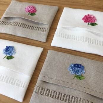 【早割10%】梅雨のアジサイ｜手刺繍＆手仕立てのソフトリネンポケットティッシュケースの画像