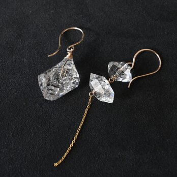 ダブルポイントクリスタルのアシンメトリーピアス・イヤリング変更可の画像