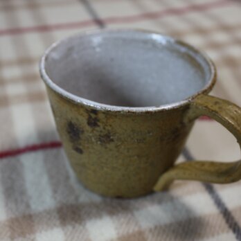 うす掛けの枯草色コーヒーカップ・丸形の画像