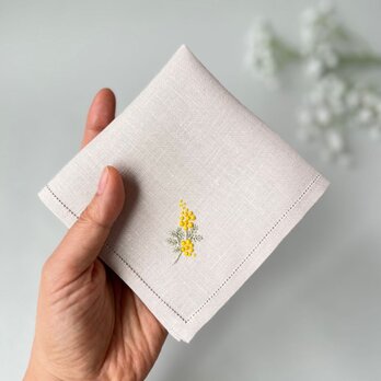 【早割10%】プレミアムver 繊細顔のミモザ｜手刺繍＆手仕立てのソフトリネンハンカチの画像
