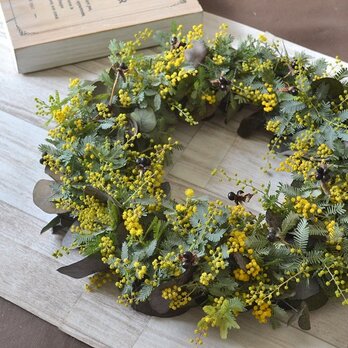 ミモザとヒオウギの実wreathの画像