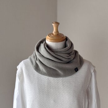 ベビーカシミヤのねじりスヌード / ペールカーキ