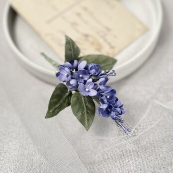 布花　プレゼントに嬉しい、さわやかパープルのライラックコサージュの画像