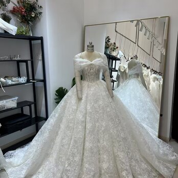 ウェディングドレス 韓国風ドレス 取り外しオフショルダー セクシー 贅沢な小花総レース 結婚式の画像