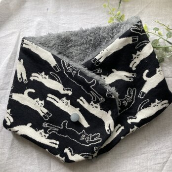 ︎ハンドメイド︎ふわふわネックウォーマーマフォン黒跳ねる猫ファの画像
