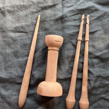 Y様専用商品  紡ぎ独楽・雫、紡ぎ独楽・阿呍、独楽座(全て林檎材)の画像