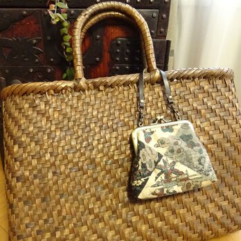 持ち手付きのがま口ポーチ（参）