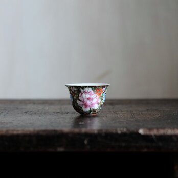 花尽くし◆金でゴージャス。中国産 色絵金彩小ぶり猪口　茶杯 チャイナレトロ　シノワズリ　インテリア　i1の画像