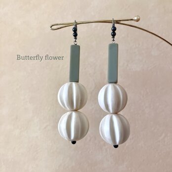 ホワイトウッドの耳飾り。 ** Whipped Cream White Wood earring **の画像