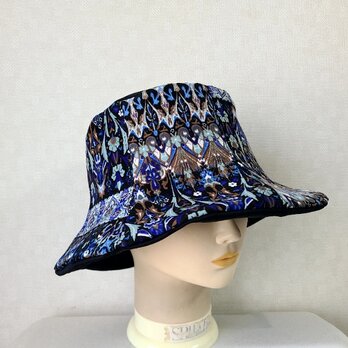 魅せる帽子☆ボタニカルプリントのリバーシブルクロッシュ～ブラック&ネイビーの画像