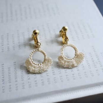"butterflies in my stomach" lace pierce [ ecru ]の画像
