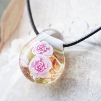 薔薇のとんぼ玉ガラスペンダント（小）　金箔入りの画像