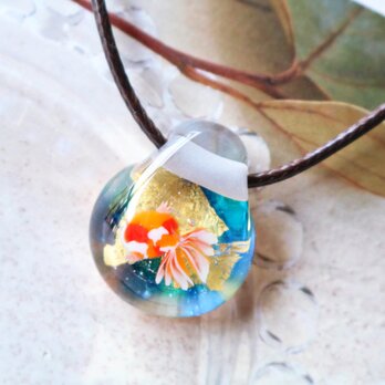 金魚のとんぼ玉ガラスペンダント（小サイズ）　金箔入りの画像
