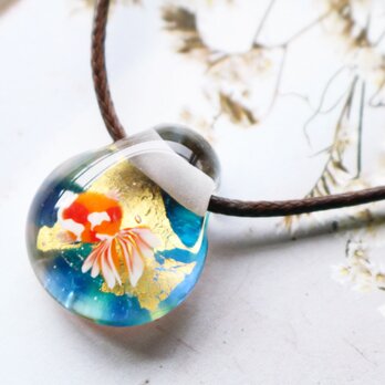 金魚のとんぼ玉ガラスペンダント（小サイズ）　金箔入りの画像