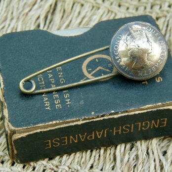 ＃B58  Hong Kong Coin Broochの画像