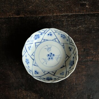 可憐で可愛い◆花唐草と五芒星。瀬戸焼　花文染付膾皿　antiques/骨董　丁寧な暮らし　古民家　大正期~昭和初期【ニュー有り】の画像