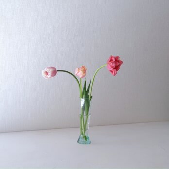 再生ガラスの一輪挿しの画像