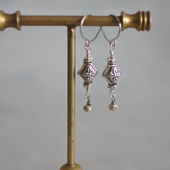 ひし形のシルバービーズとカレンシルバー　エスニックピアス（silver925）orイヤリングの画像