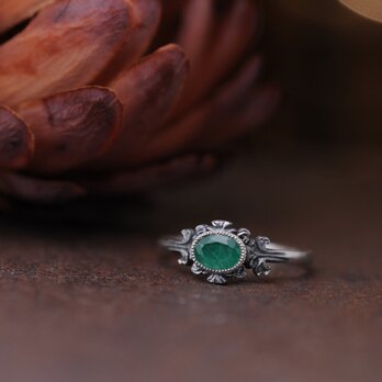 Zambian Emerald with Engraved Ringの画像