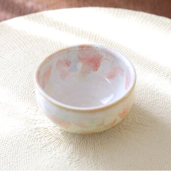 春色模様の小さなカップの画像