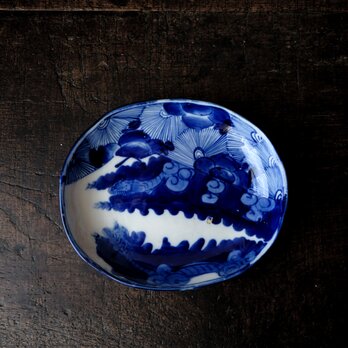 花と龍と山◆青で素敵。瀬戸焼　ベロ藍染付変形皿　骨董・antiques 器　古民家　古道具　明治期の画像