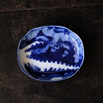 花と龍と山◆青で素敵。瀬戸焼　ベロ藍染付変形皿　骨董・antiques 器　明治期【縁にアタリ】の画像