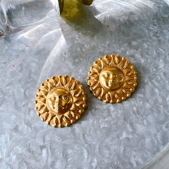Y1092-ヴィンテージイヤリング U.S.A. Gold Tone Sun Smile Clip Earringsの画像