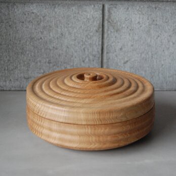 栗の蓋つき盆の画像