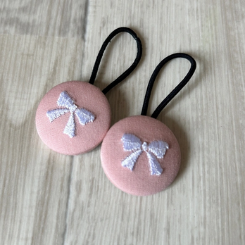 くるみボタン ヘアゴム リボン刺繍 ①ライトピンク 27mm 2個セットの画像