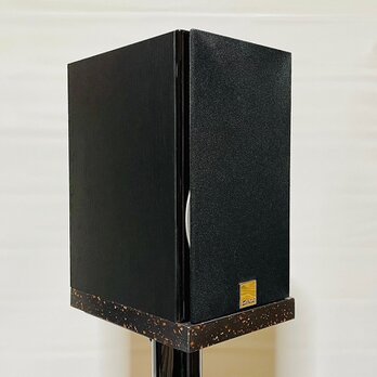 オーディオボード　22cm × 16.2cm × 2.4cm　黒地　茶粒柄　1枚の画像