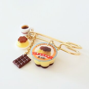 カッププリンと小さなおやつのブローチの画像