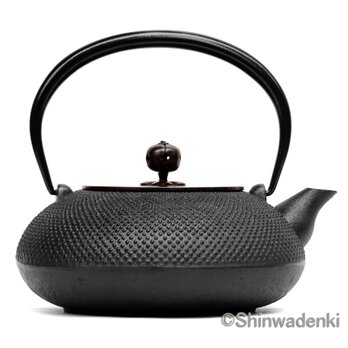 南部鉄器 鉄瓶 平丸アラレ（黒・銅蓋）1.2L 内面素焼き・酸化被膜仕上 ガス対応・IH対応の画像