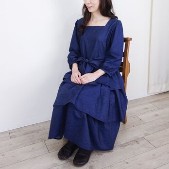 [予約販売] 柔らかデニムスクエアフリルワンピース****デニムフラワーブローチ付きの画像
