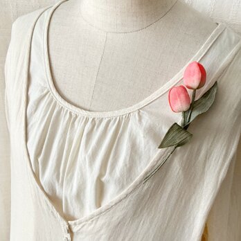 〈染め花〉チューリップの2輪コサージュ(S・サーモンピンク)